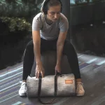 Kompaktna vodootporna torba za sport i putovanja – Zulupack® Yoggy 16L IP65 siva/camel